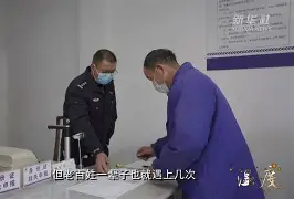 足球热火朝天，球员们拼尽全力在比赛中奋勇争先(足球比赛即将拉开帷幕队员们发出海誓山盟立志夺冠)