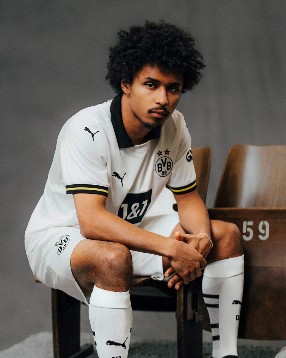 大发娱乐-多特蒙德客场轻松获胜,继续领跑的球员