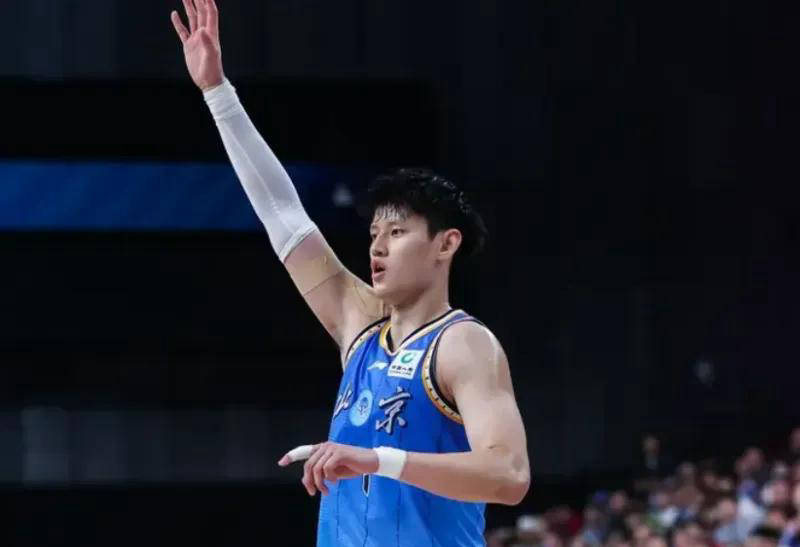 大发娱乐-山东男篮青年球员锋芒毕露，展示出色个人能力