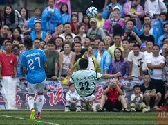 经典足球比赛火爆举行，观赏价值极高(最经典十场足球比赛)